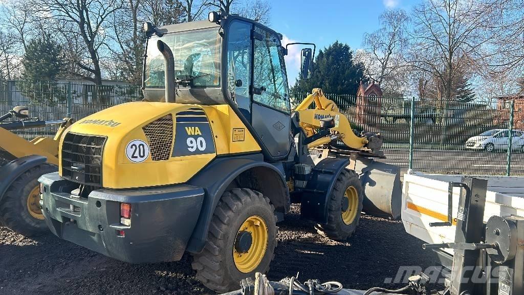 Komatsu WA 90 Pás carregadoras de rodas