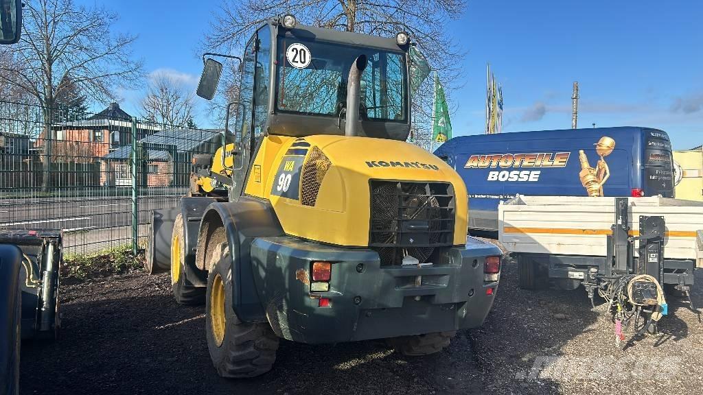Komatsu WA 90 Pás carregadoras de rodas
