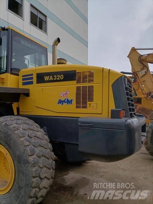 Komatsu WA 320 Pás carregadoras de rodas