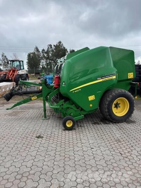 John Deere F 440 R Enfardadeira de rolos