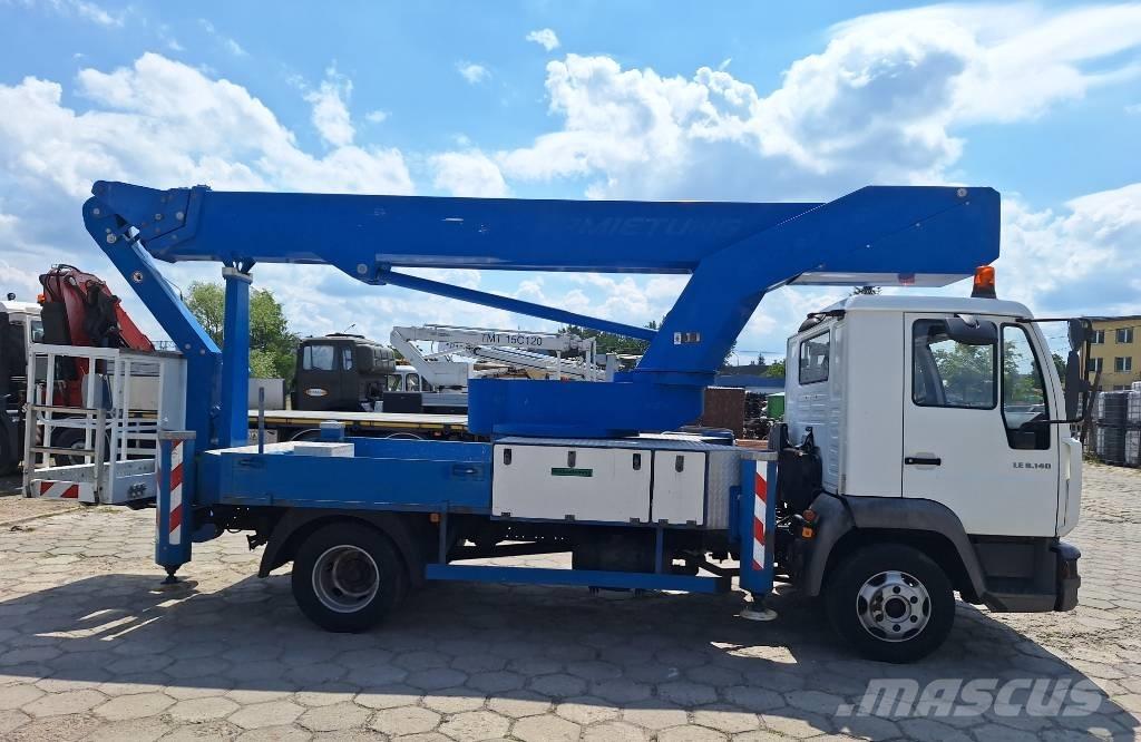 Bison TKA 30 KS Plataformas aéreas montadas em camião