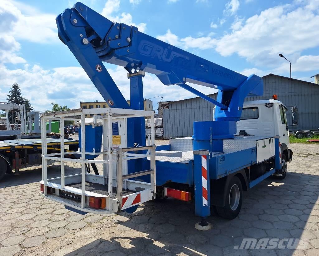 Bison TKA 30 KS Plataformas aéreas montadas em camião