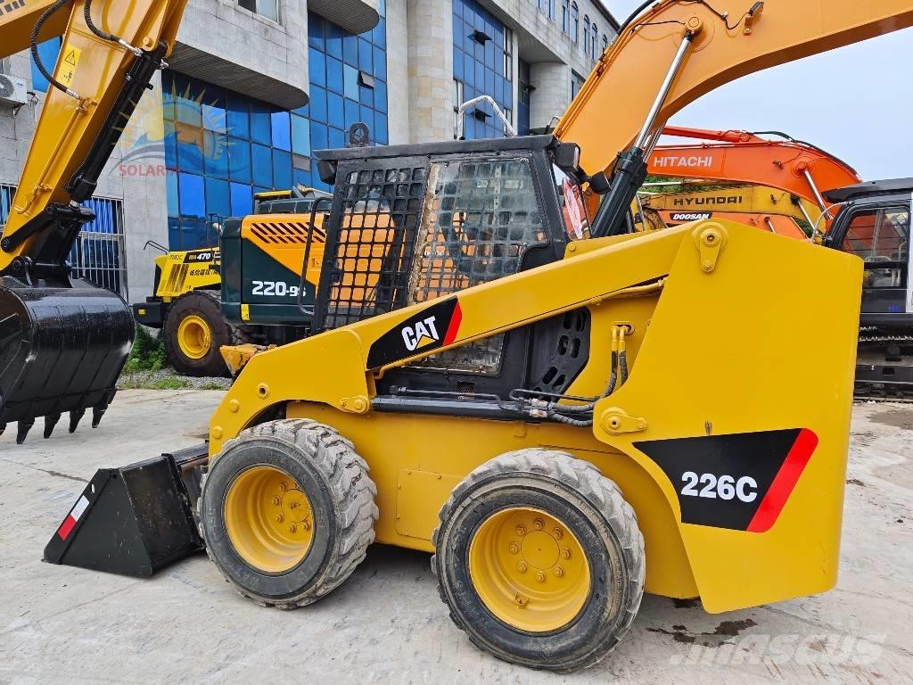 CAT 226 C Carregadoras de direcção deslizante