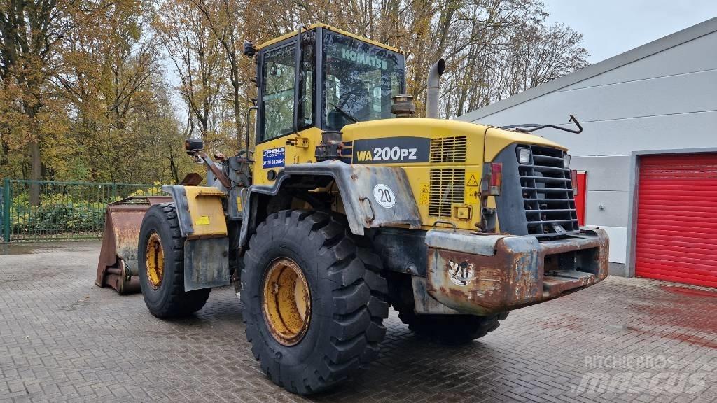 Komatsu WA 200 PZ-6 Pás carregadoras de rodas
