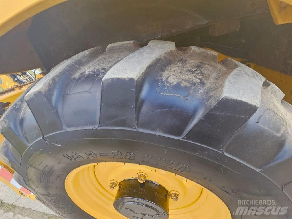 Komatsu WB 93 S-5 Retroescavadoras