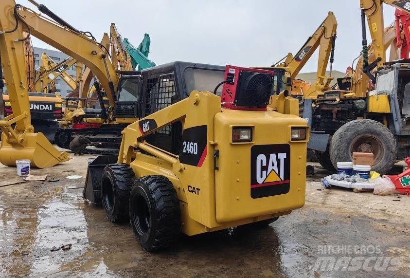 CAT 246D Carregadoras de direcção deslizante