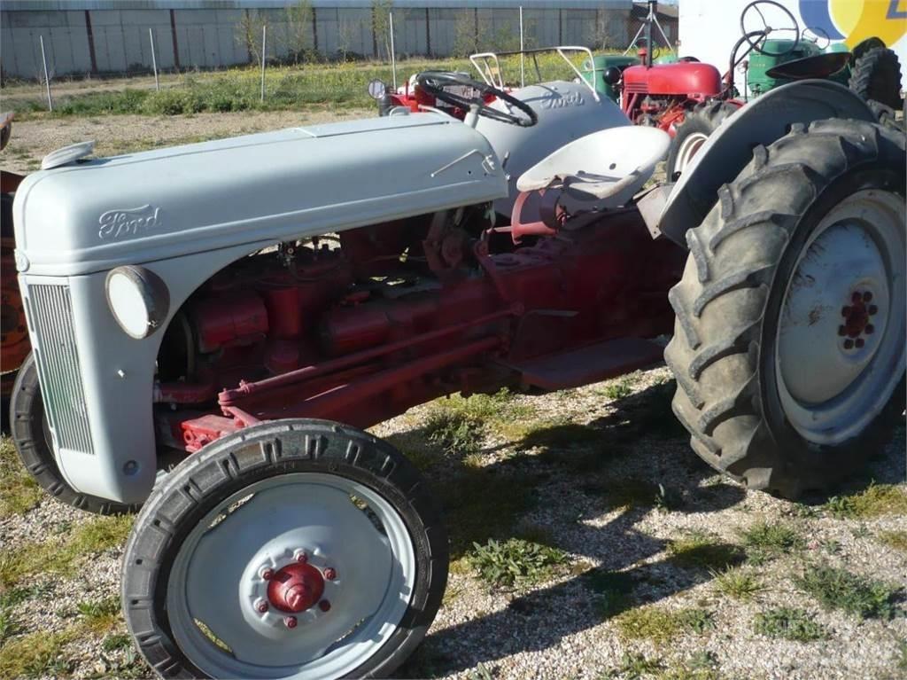 Ford 8N Tratores Agrícolas usados
