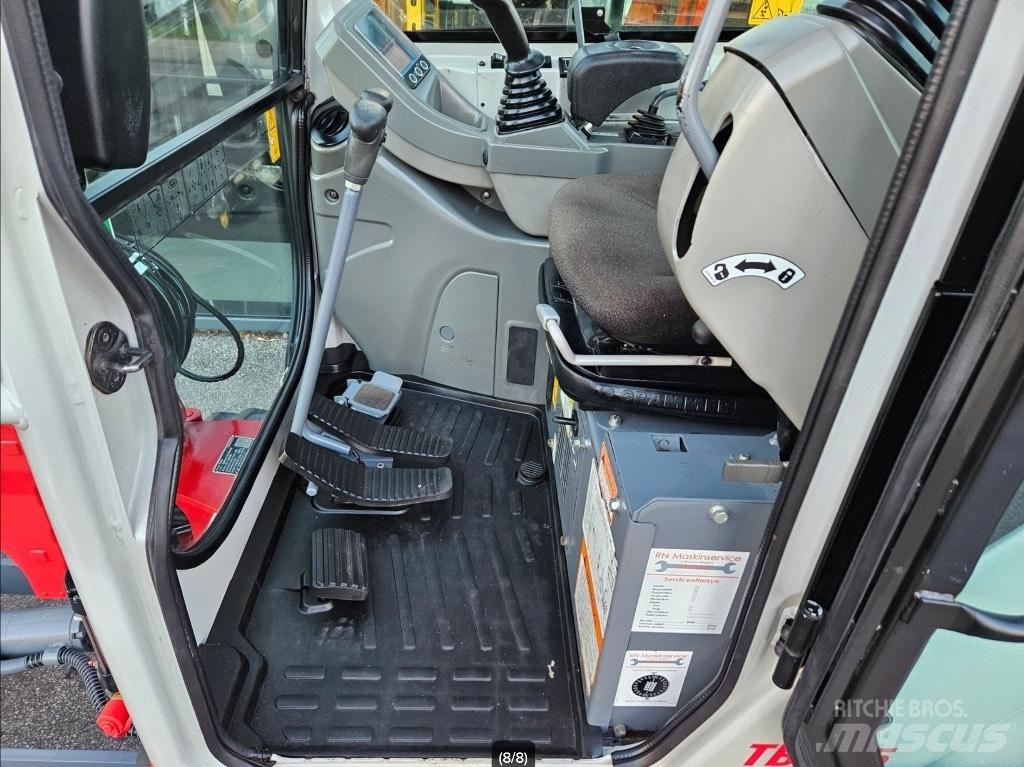 Takeuchi TB 225 Mini Escavadoras <7t