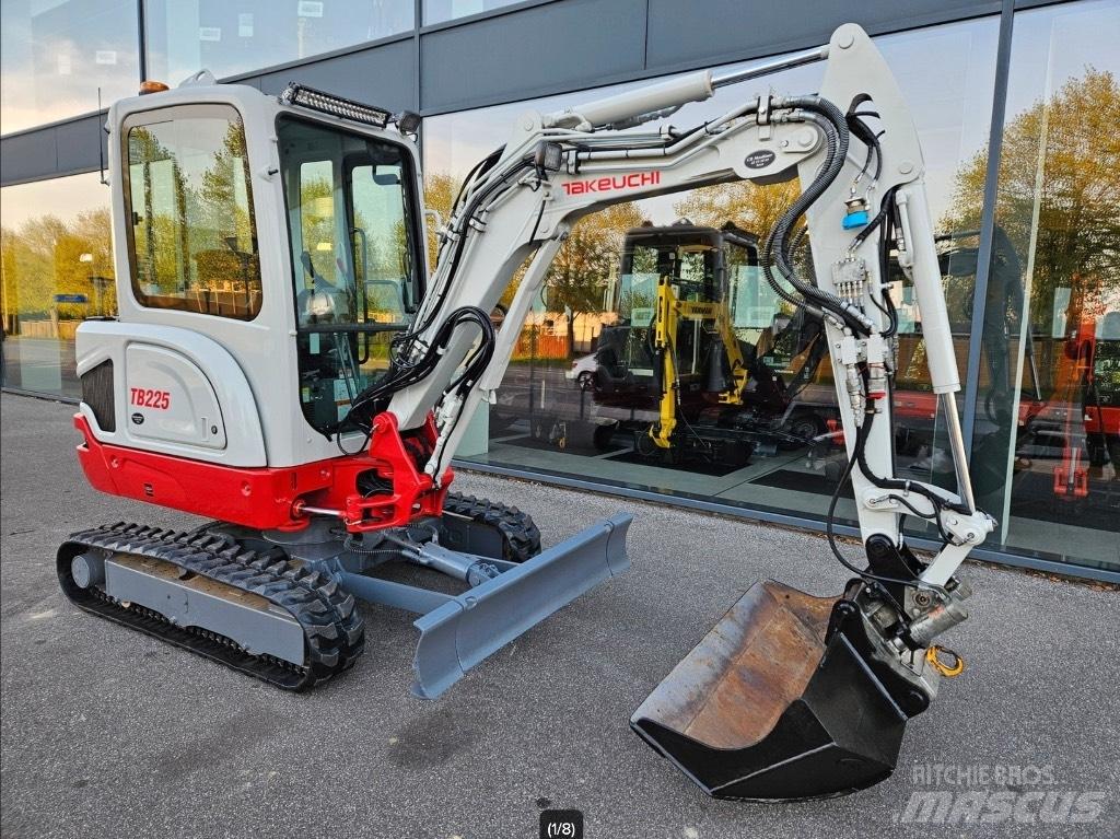 Takeuchi TB 225 Mini Escavadoras <7t