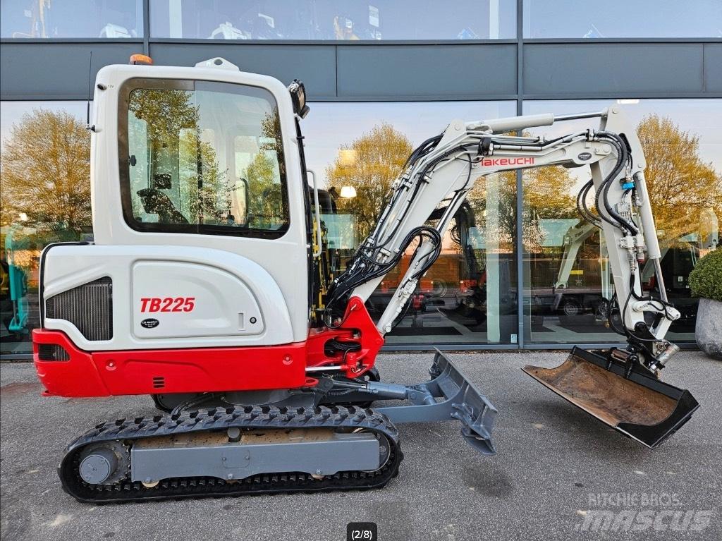 Takeuchi TB 225 Mini Escavadoras <7t