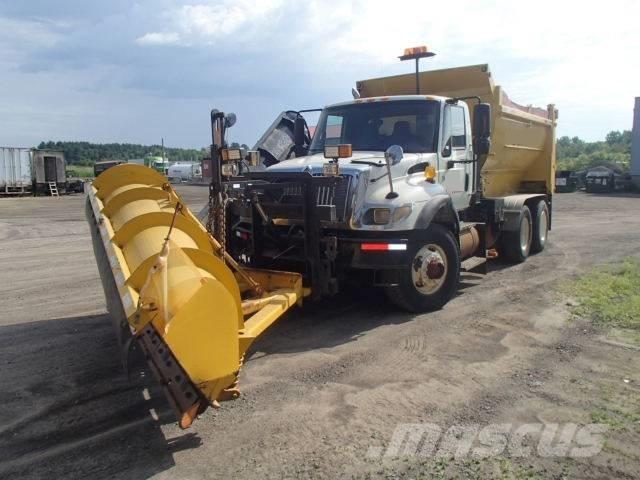 International 7400 Lâminas de neve e arados