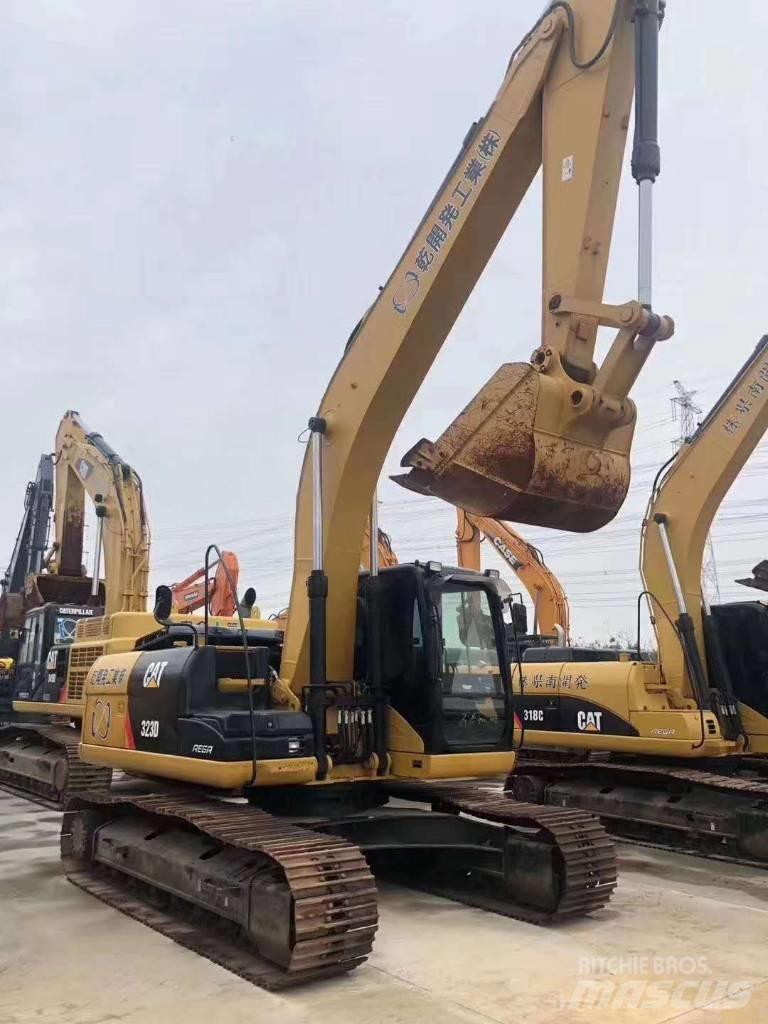 CAT 323 Escavadoras de rastos