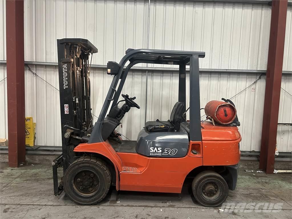 Toyota 7FGF30 Empilhadores a gás