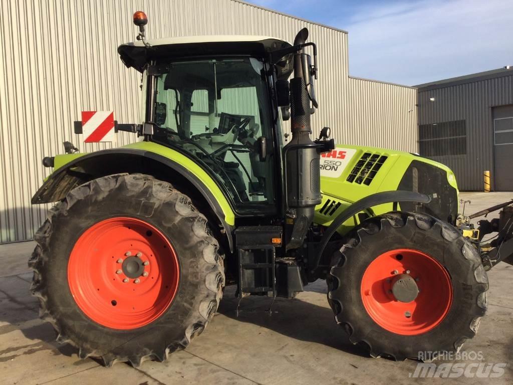 CLAAS ARION 550 Tratores Agrícolas usados
