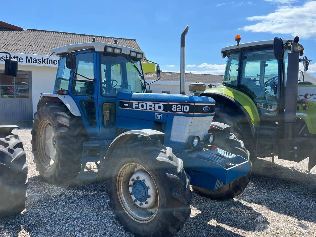 Ford 8210 Force III Tratores Agrícolas usados