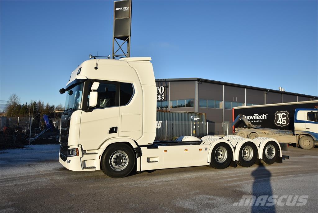 Scania R590 8X4 Camiões de chassis e cabine