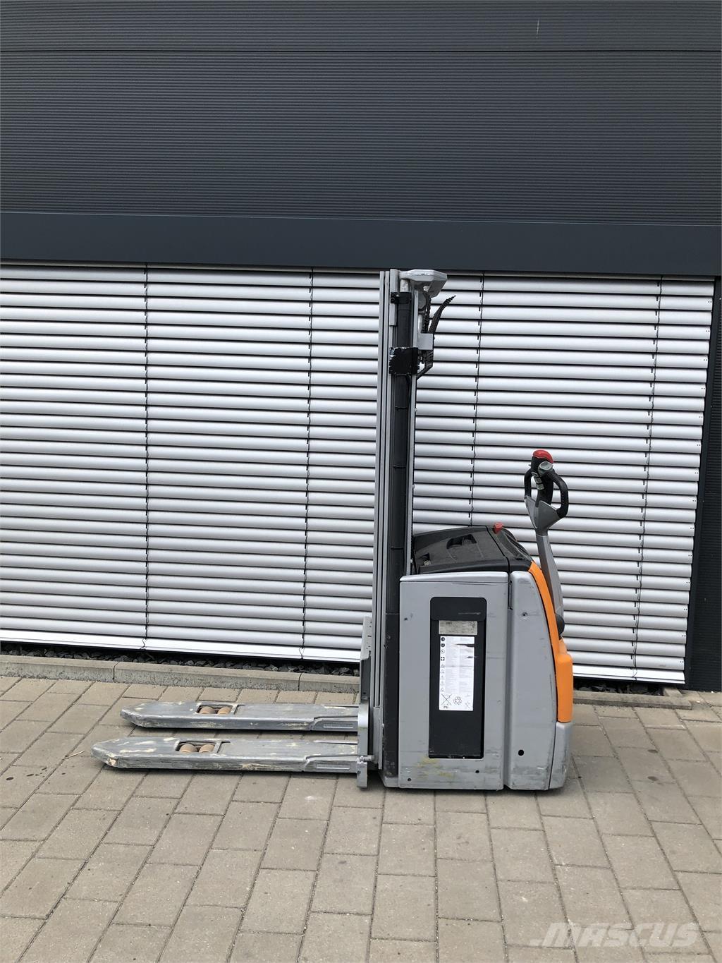 Still EXV 16 Self propelled stackers