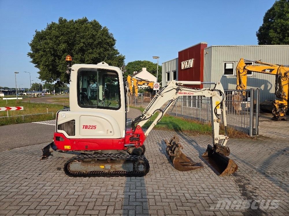 Takeuchi TB225 Mini Escavadoras <7t