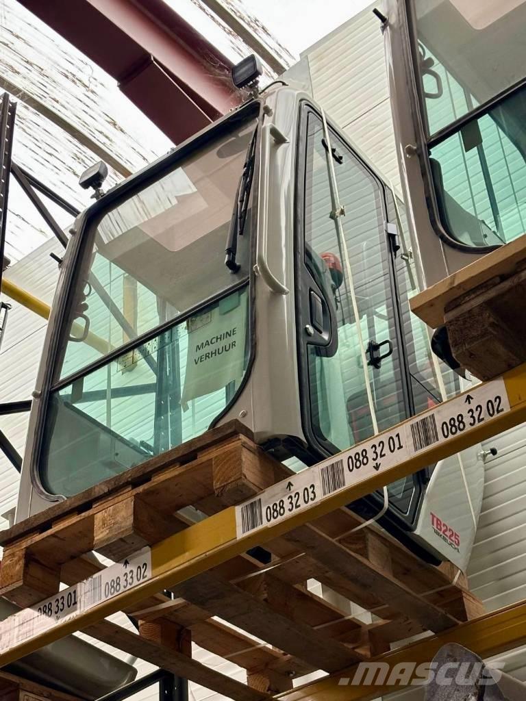 Takeuchi TB 225 Mini Escavadoras <7t