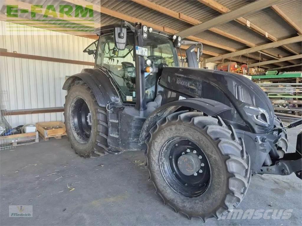 Valtra t235a Tratores Agrícolas usados