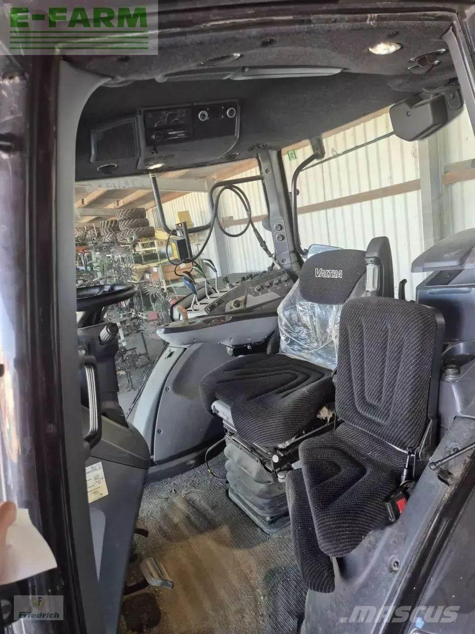 Valtra t235a Tratores Agrícolas usados