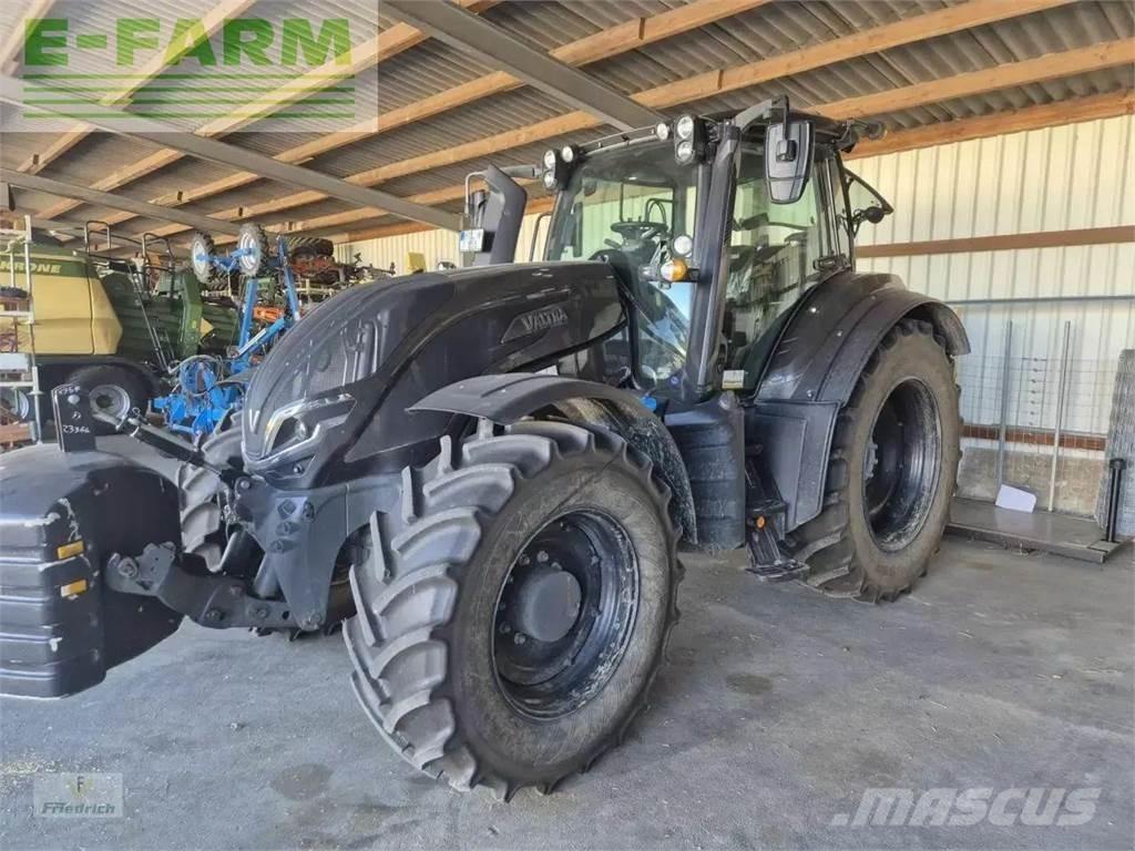 Valtra t235a Tratores Agrícolas usados