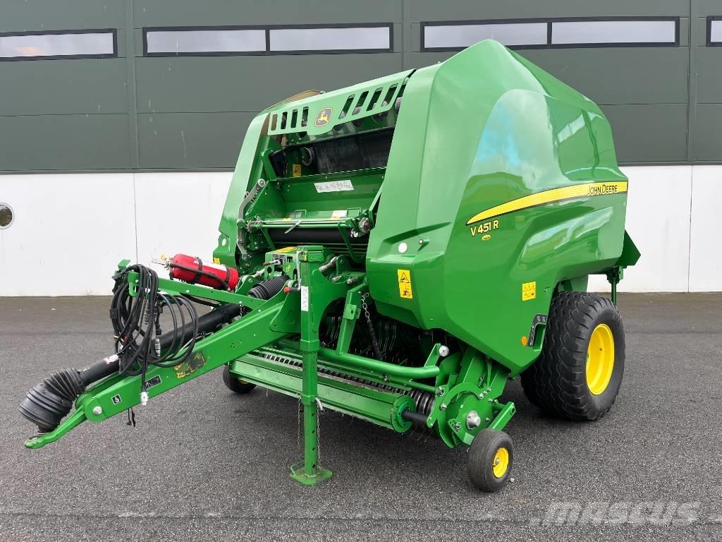 John Deere V 451R Enfardadeira de rolos
