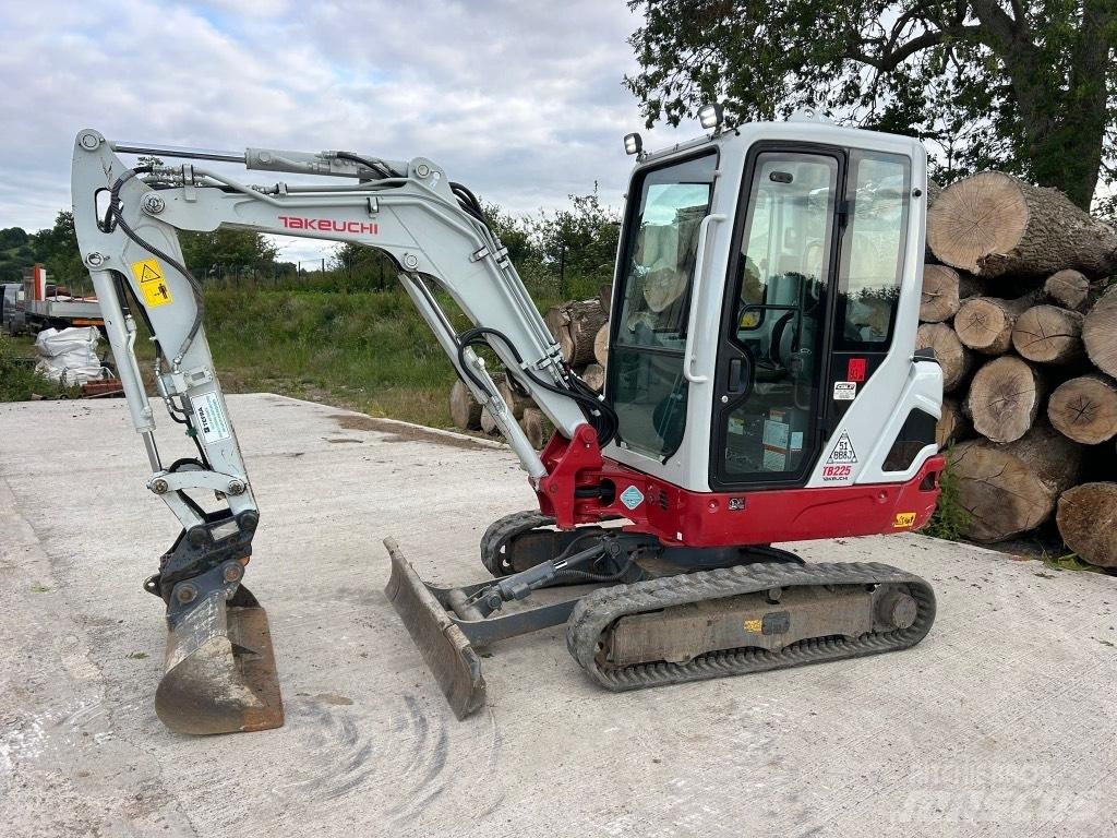 Takeuchi TB 225 Mini Escavadoras <7t