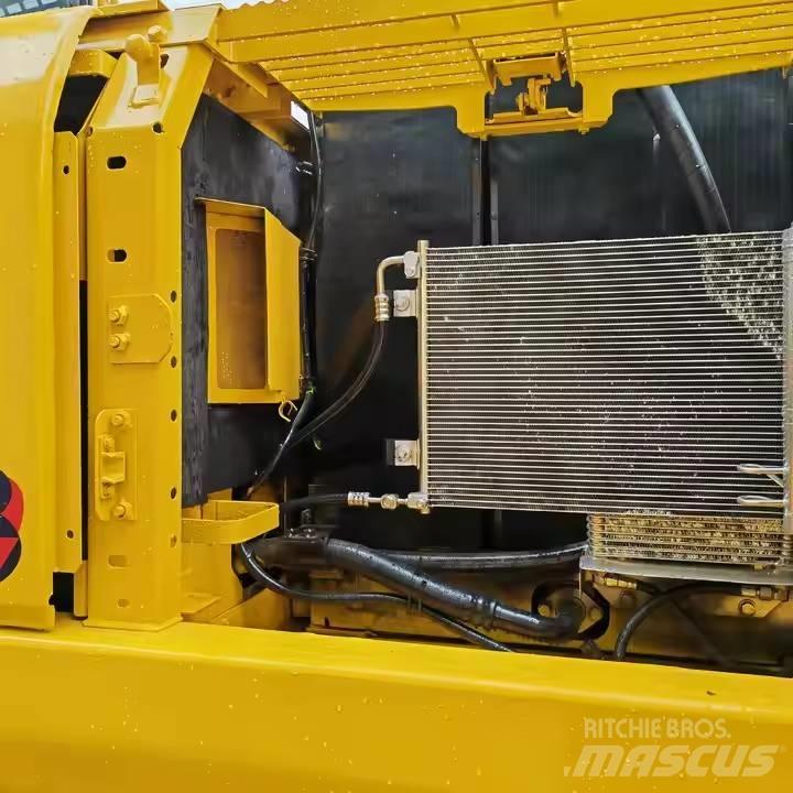 Komatsu PC220-8 Escavadoras de rastos