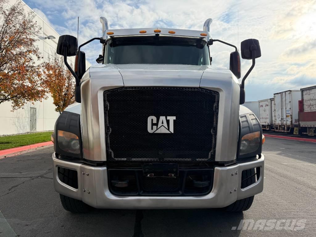 CAT CT 660 Camiões caixa desmontável com elevador de cabo