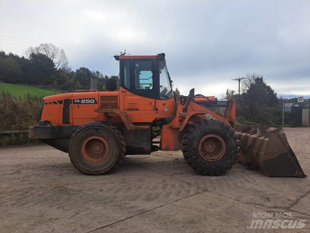 Doosan DL 250 Pás carregadoras de rodas