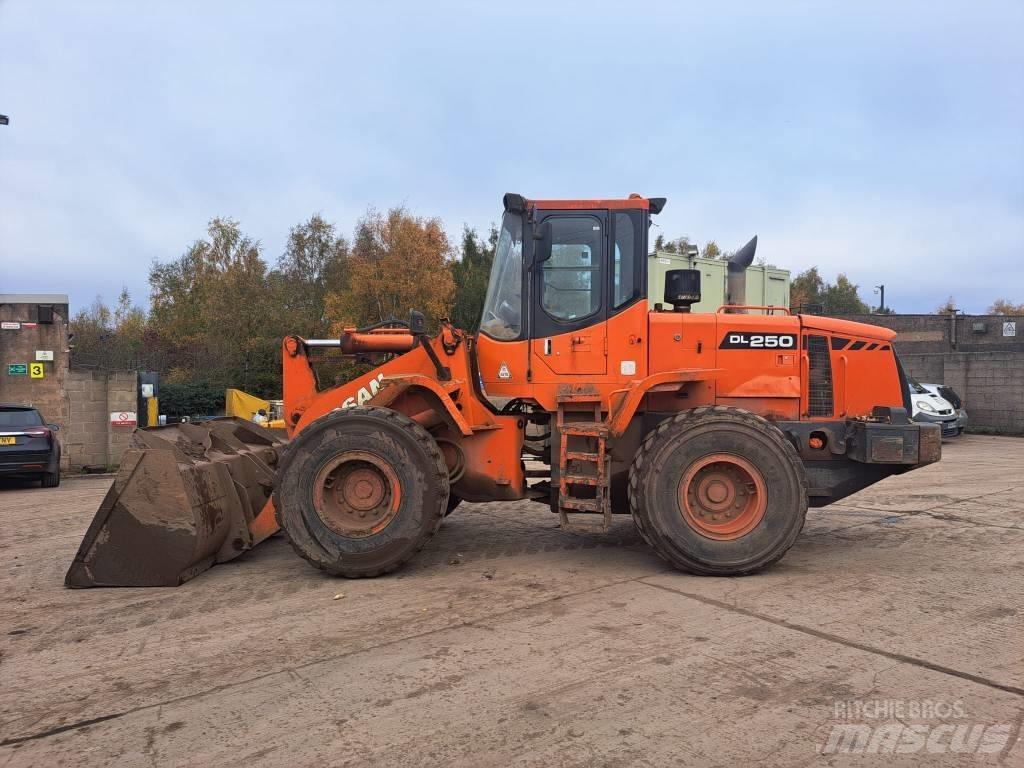 Doosan DL 250 Pás carregadoras de rodas