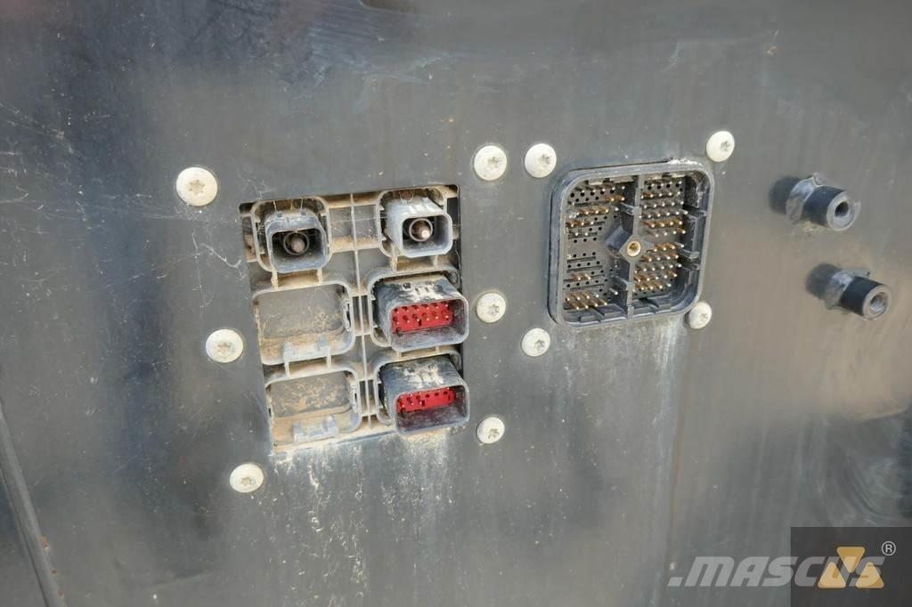 CAT 352F Cab Cabines e interior