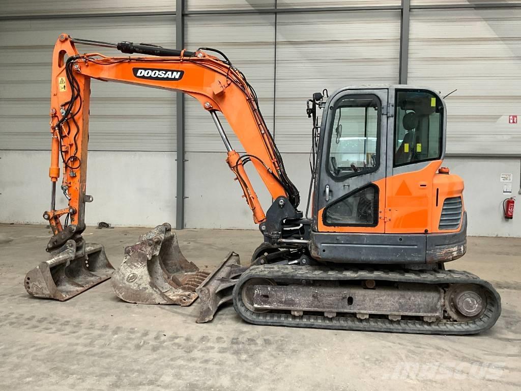 Doosan DX 80 R Escavadoras Midi 7t - 12t