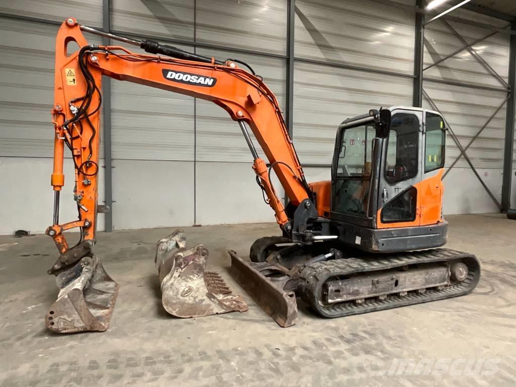 Doosan DX 80 R Escavadoras Midi 7t - 12t