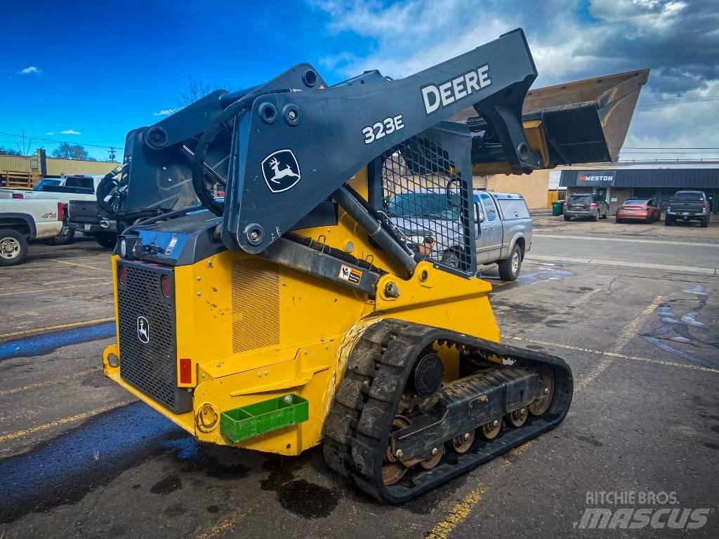 John Deere 323 E Carregadoras de direcção deslizante