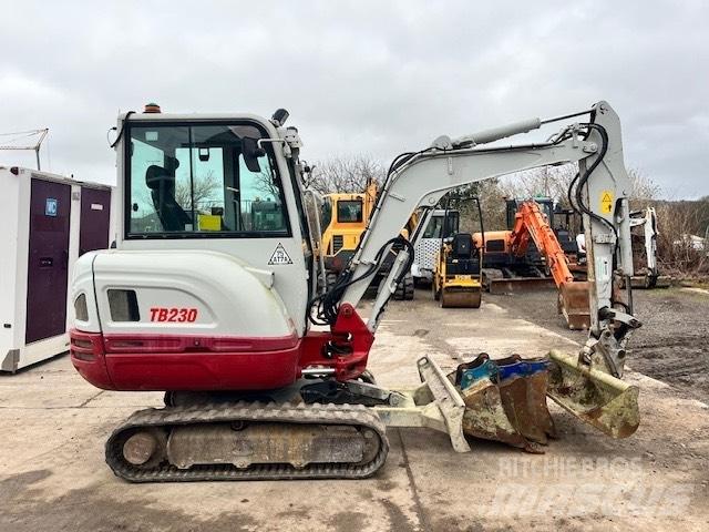 Takeuchi TB 230 Mini Escavadoras <7t