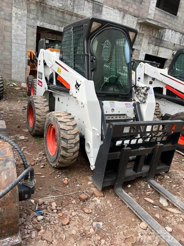Bobcat S220 Carregadoras de direcção deslizante