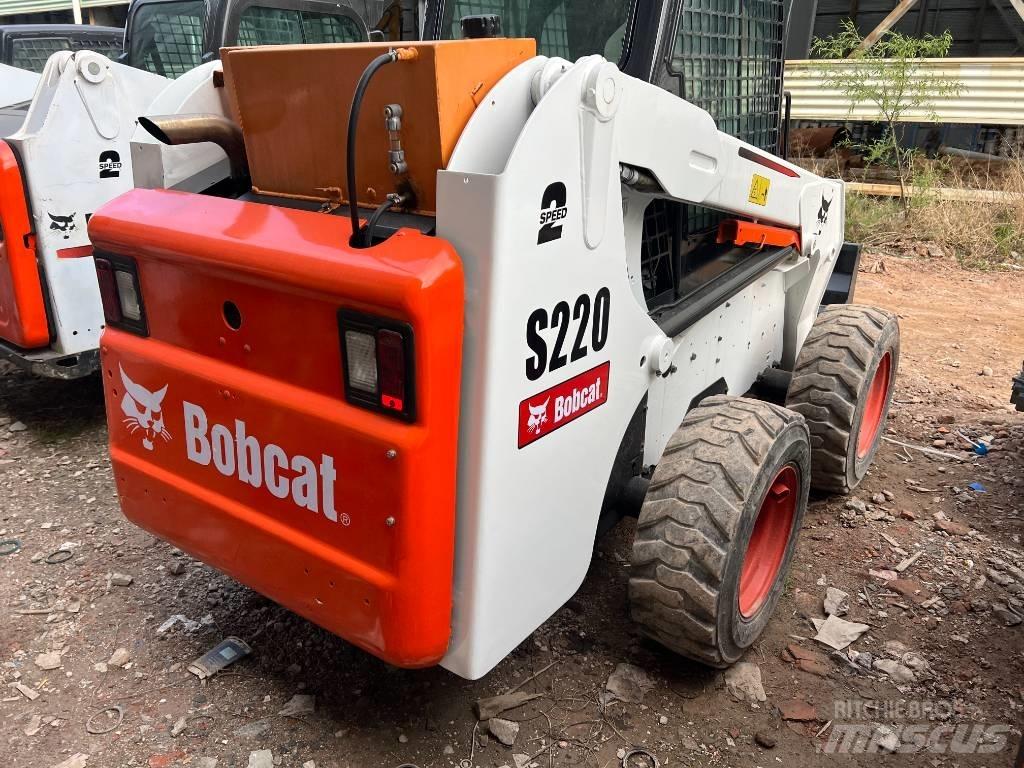 Bobcat S220 Carregadoras de direcção deslizante
