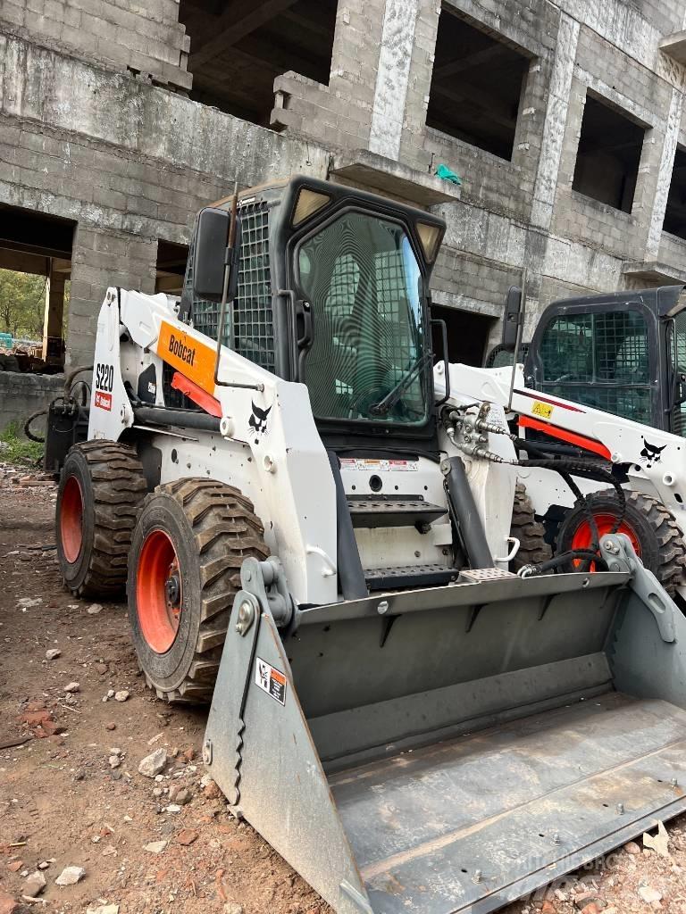 Bobcat S220 Carregadoras de direcção deslizante