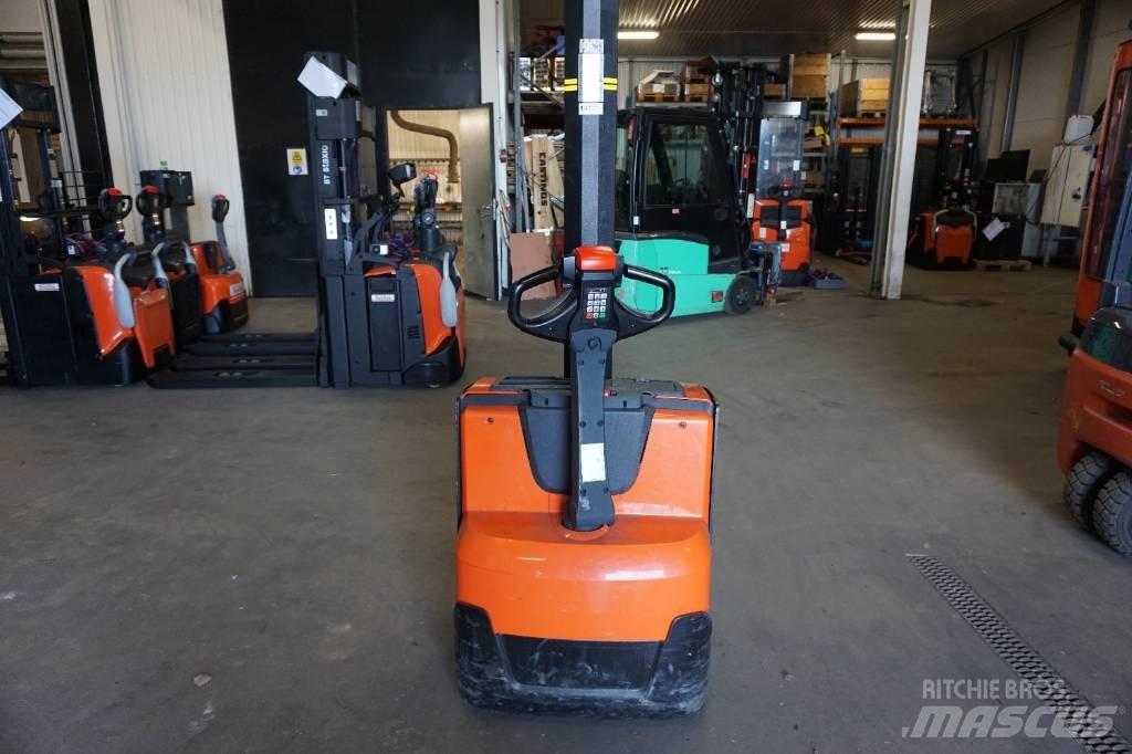 Toyota SWE080L Empilhador para operador externo
