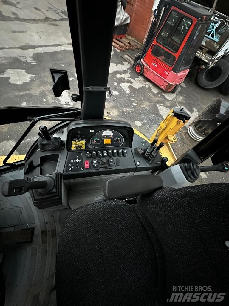CAT 444F Retroescavadoras