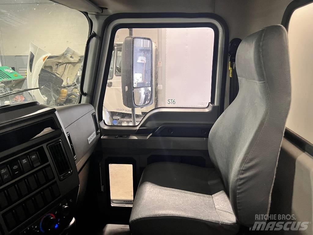 Mack MD 6 Camiões de caixa fechada