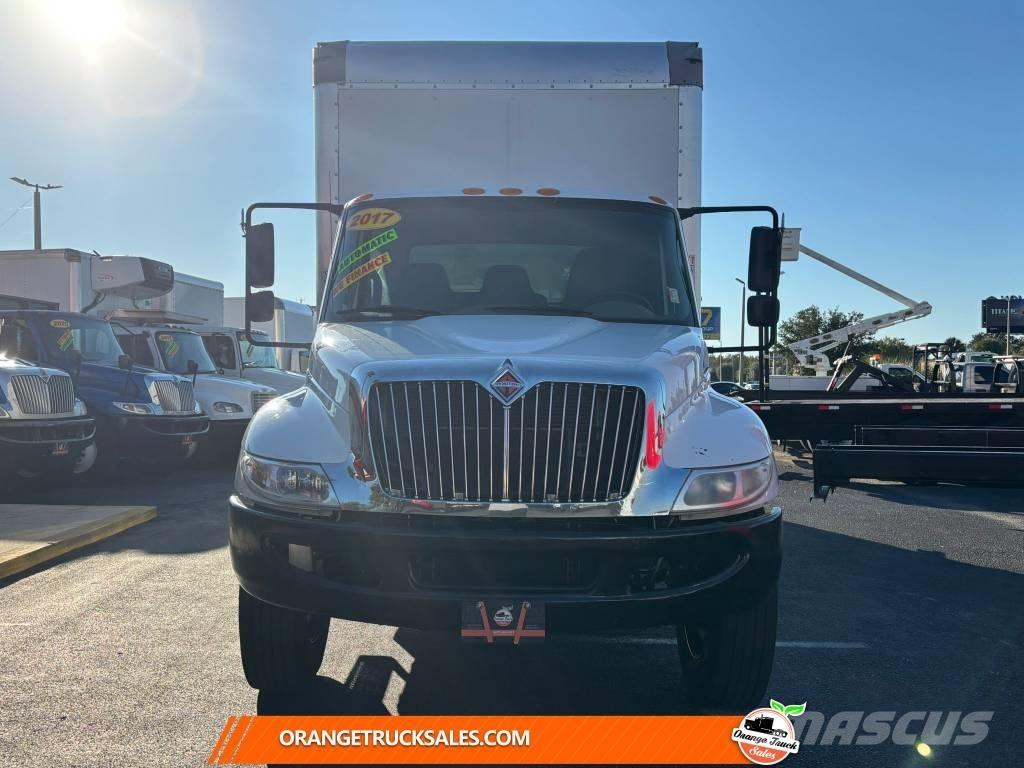 International 4300 Camiões de caixa fechada