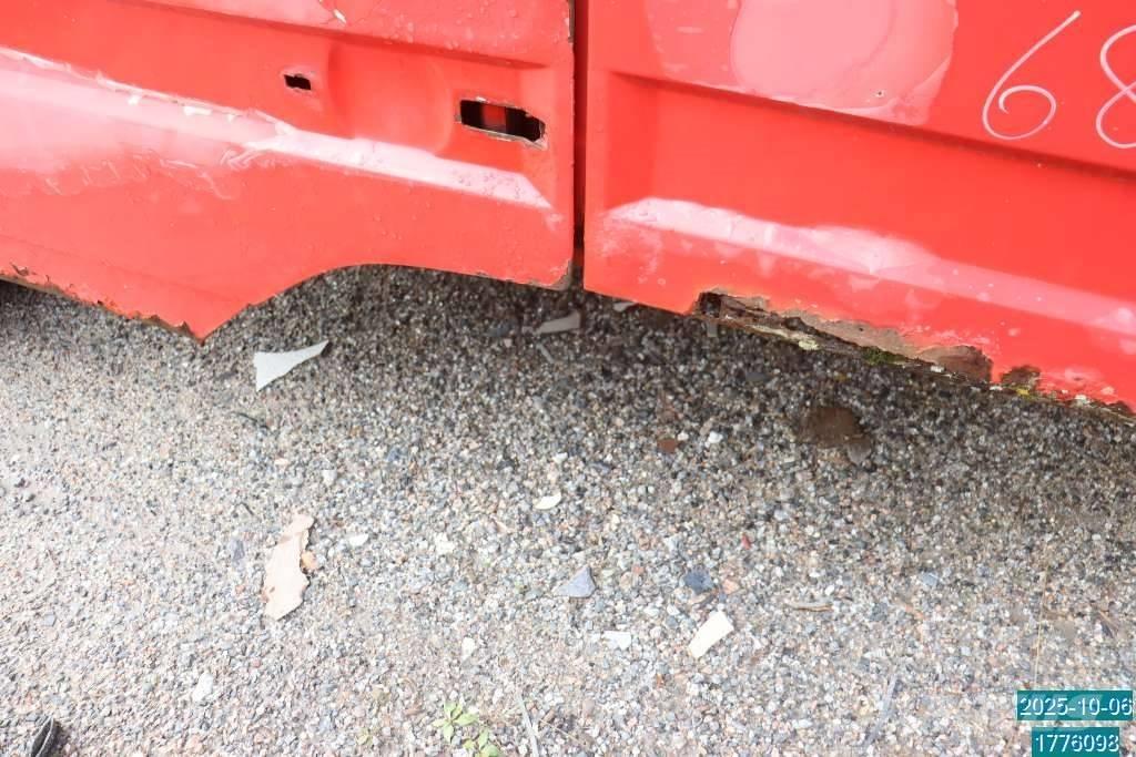 Scania P 82 M Cabines e interior