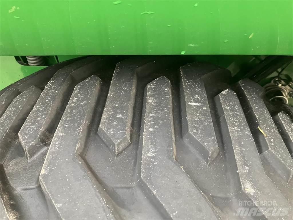 John Deere V461R Enfardadeira de rolos