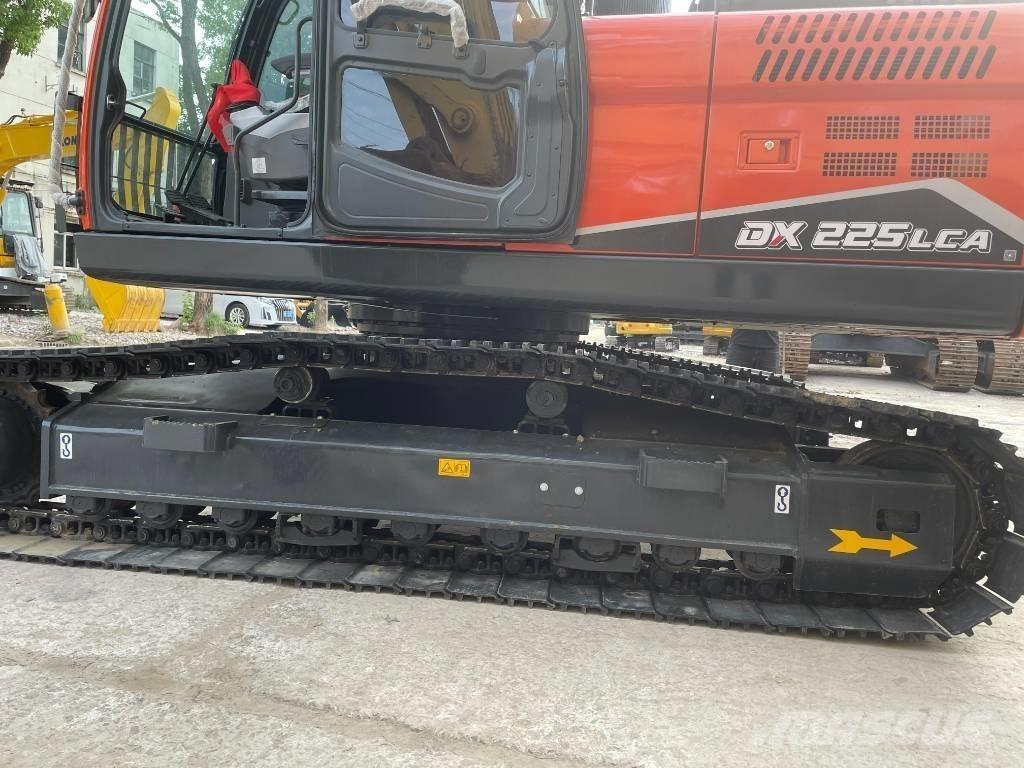 Doosan DX 225 Escavadoras Midi 7t - 12t