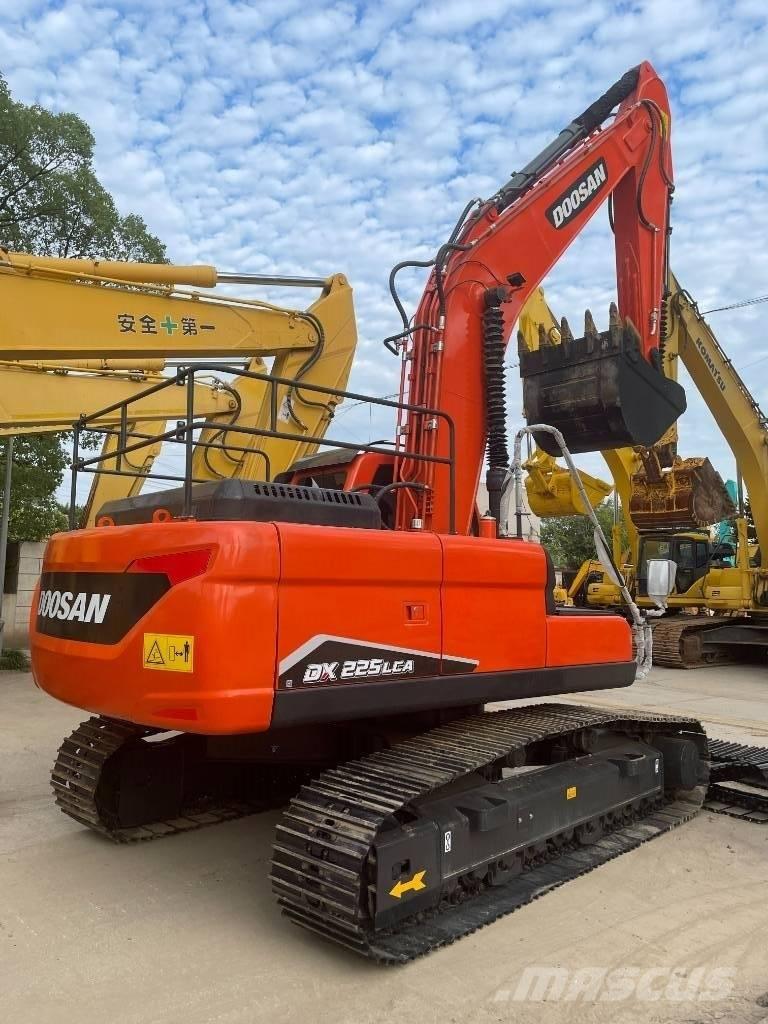 Doosan DX 225 Escavadoras Midi 7t - 12t