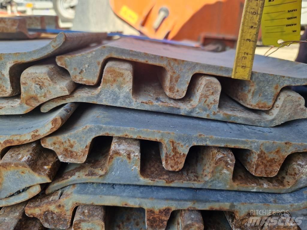 Volvo EC 200 Rastos, correntes e material rodante