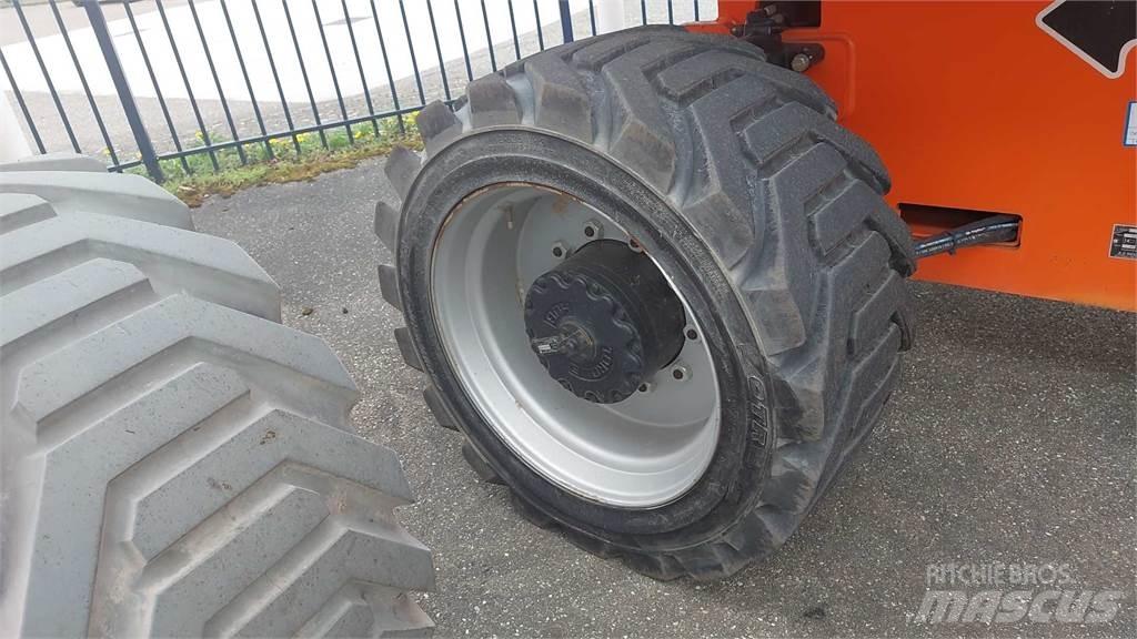JLG 680SGW+ Elevadores braços Telescópicos